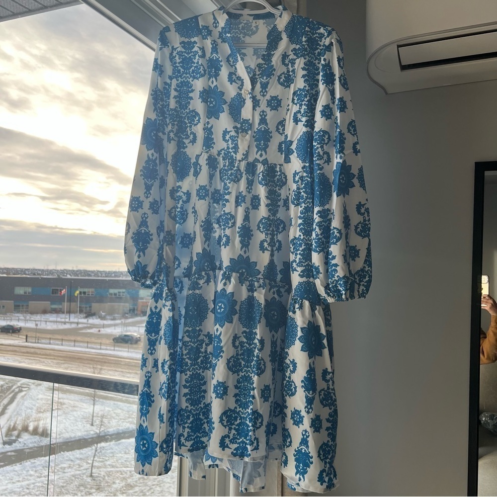 NWT Women Floral print Lantern sleeve Ruffle Hem Dress, Blue,White,Flowy - Picture 5 of 16
